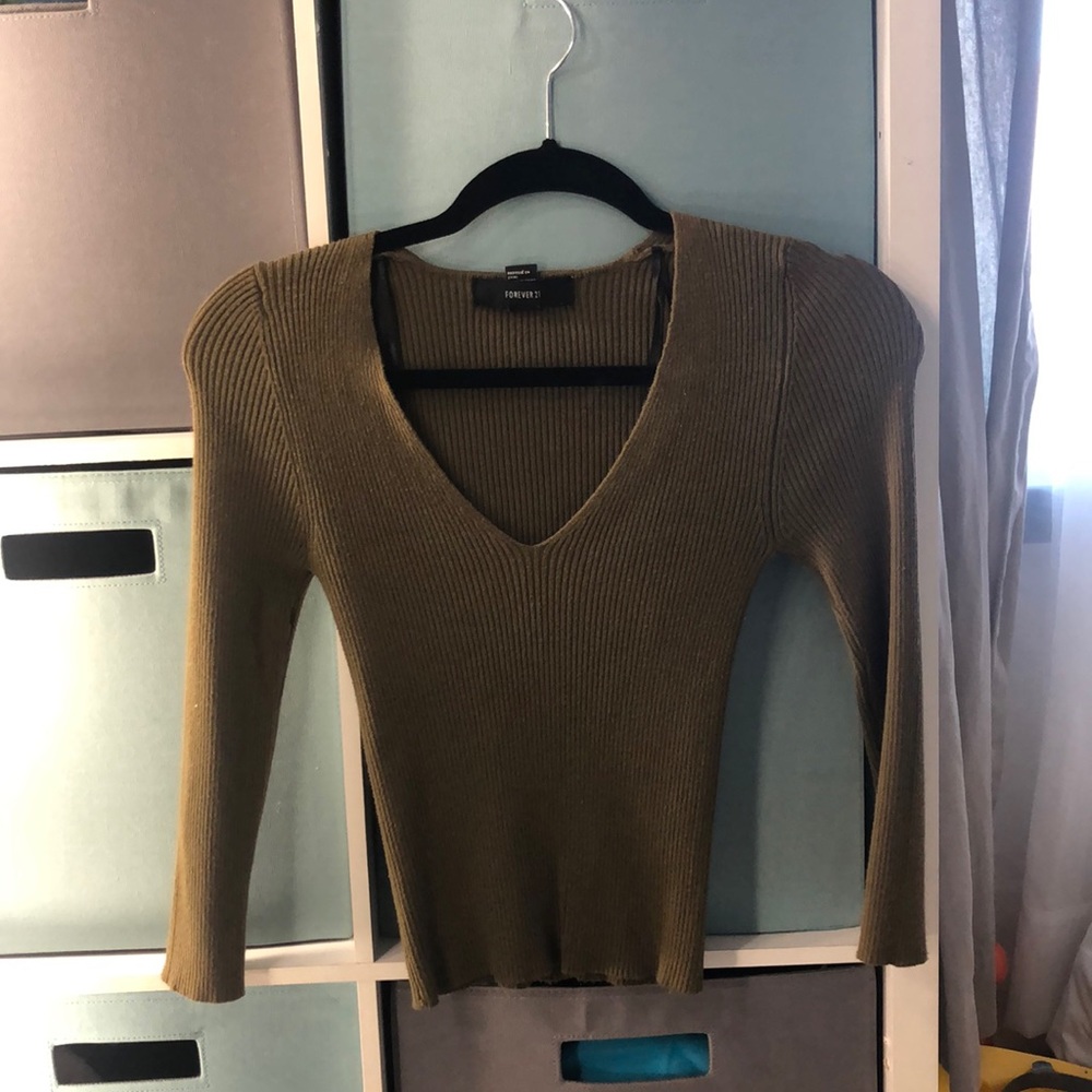 Olive green sweater longsleeve.